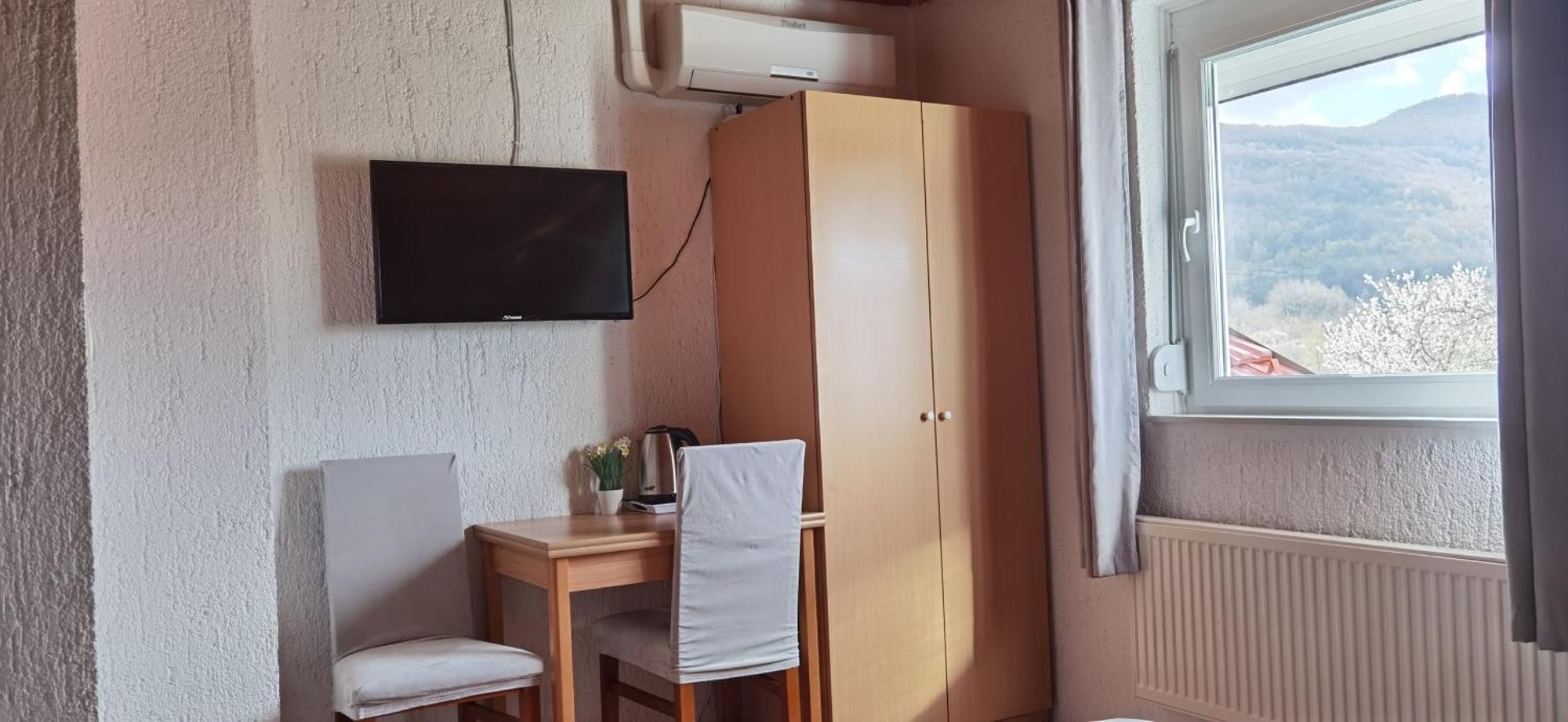 House Viktoria Hotel Selište Drežničko Buitenkant foto
