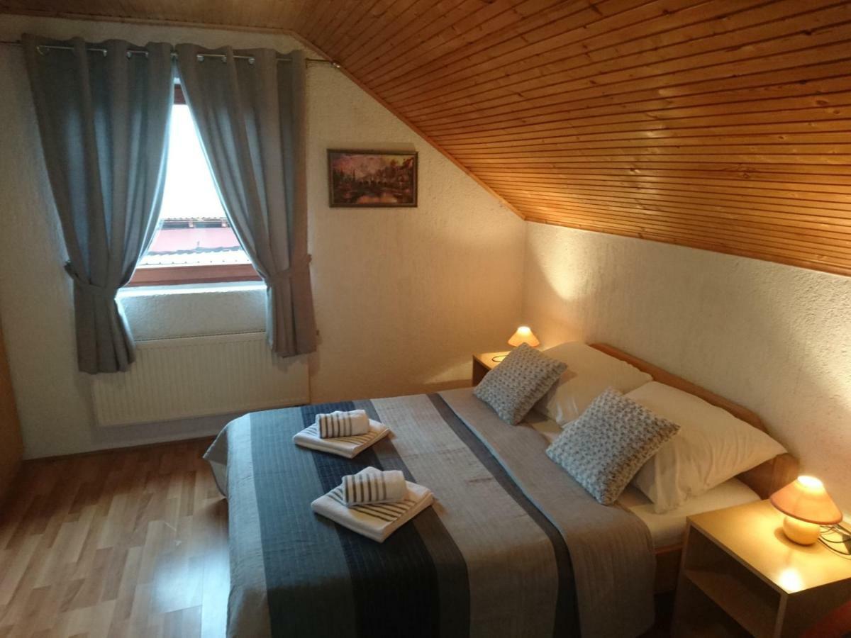 House Viktoria Hotel Selište Drežničko Buitenkant foto