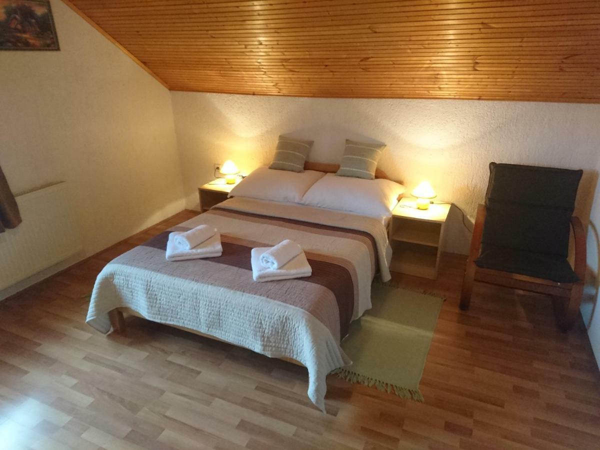 House Viktoria Hotel Selište Drežničko Buitenkant foto